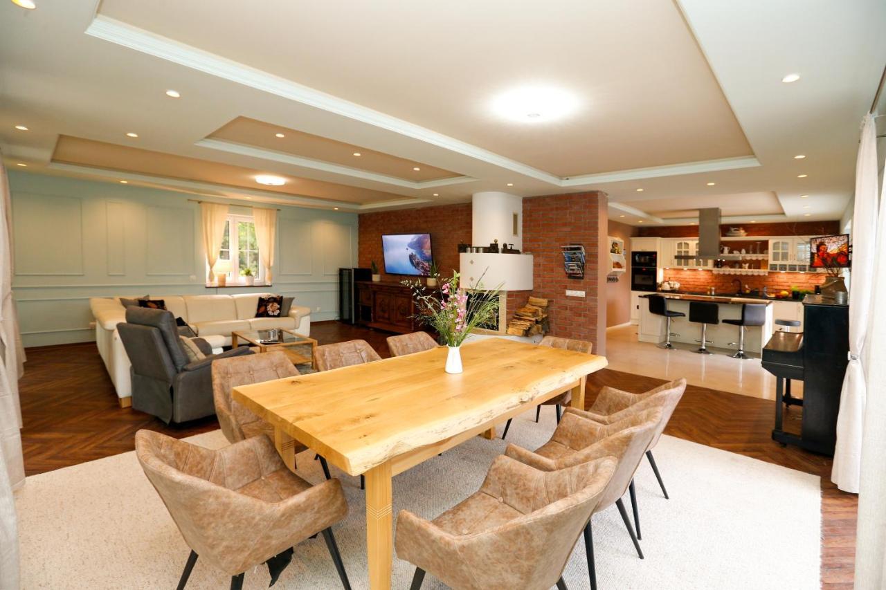 פובידנה Iseroase House Deluxe מראה חיצוני תמונה
